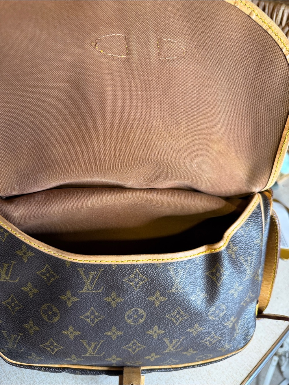 Louis Vuitton Saumur - Picture 10 of 12